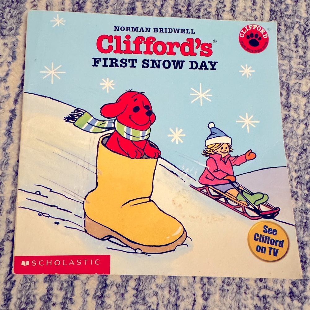 Set of 4 Assorted Clifford Story Books - Picture 3 of 5